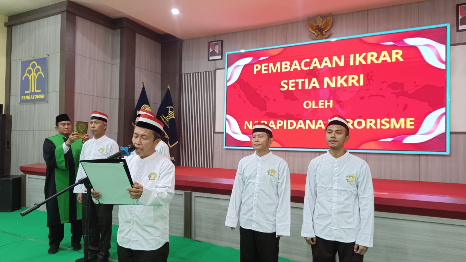 Hadiah Tahun Baru, Lima Napiter Bebas Usai Ikrar Setia Kepada NKRI 