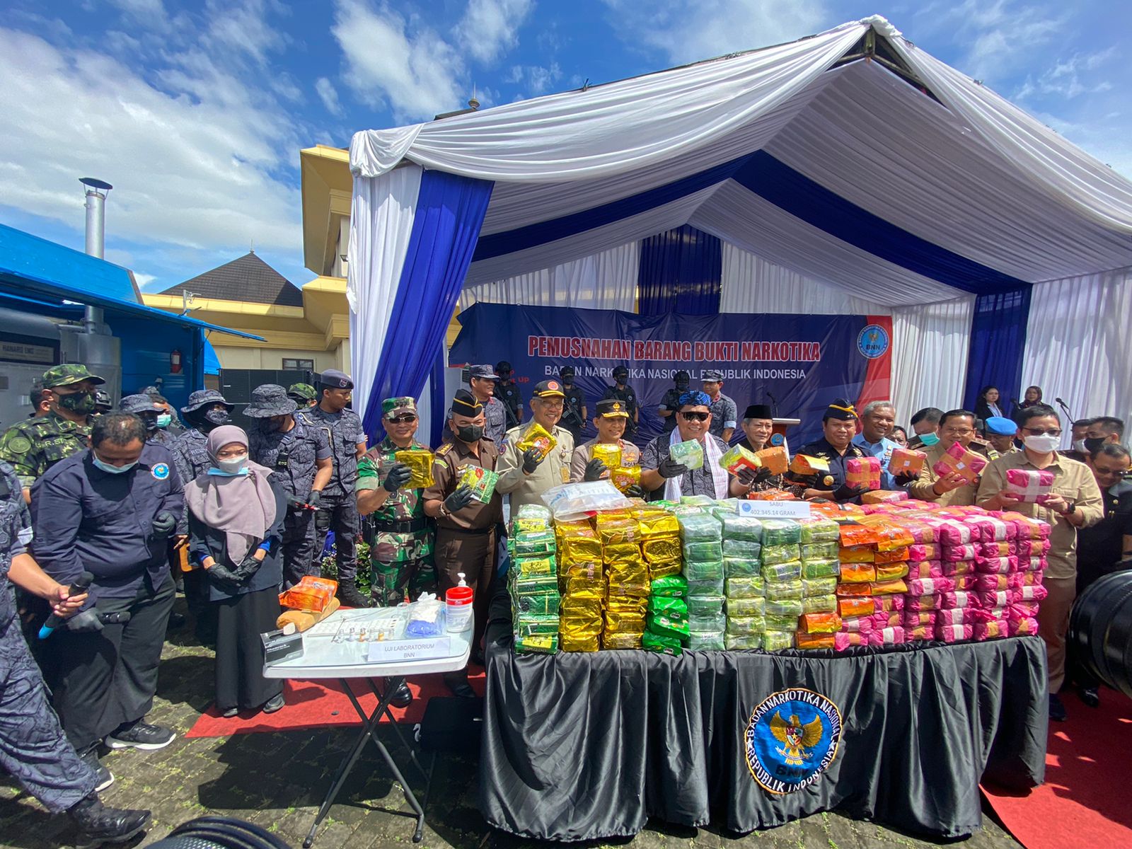 BNN RI Musnahkan Ratusan Kilogram Narkoba di Lapangan Pemprov Banten 