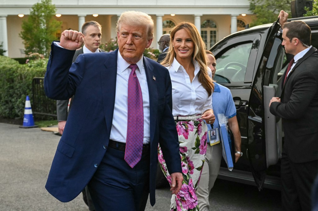 Trump Desak Iran Buka Negosiasi dengan Israel, Atau Hadapi Serangan yang Lebih Brutal