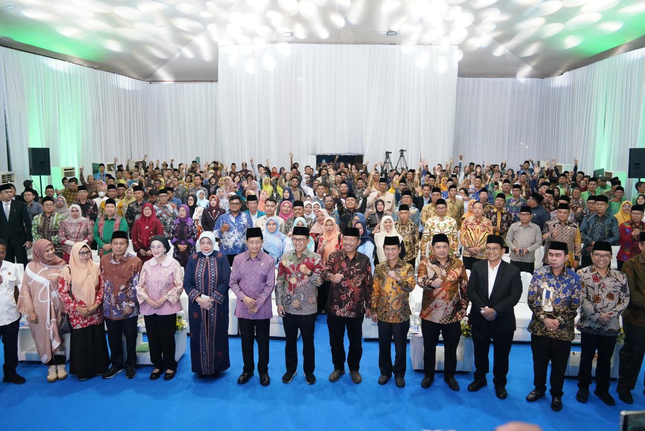 Buka Kick Off HGN 2025, Menag Nasaruddin Ajak Guru Wujudkan Integrasi Ilmu dan Iman