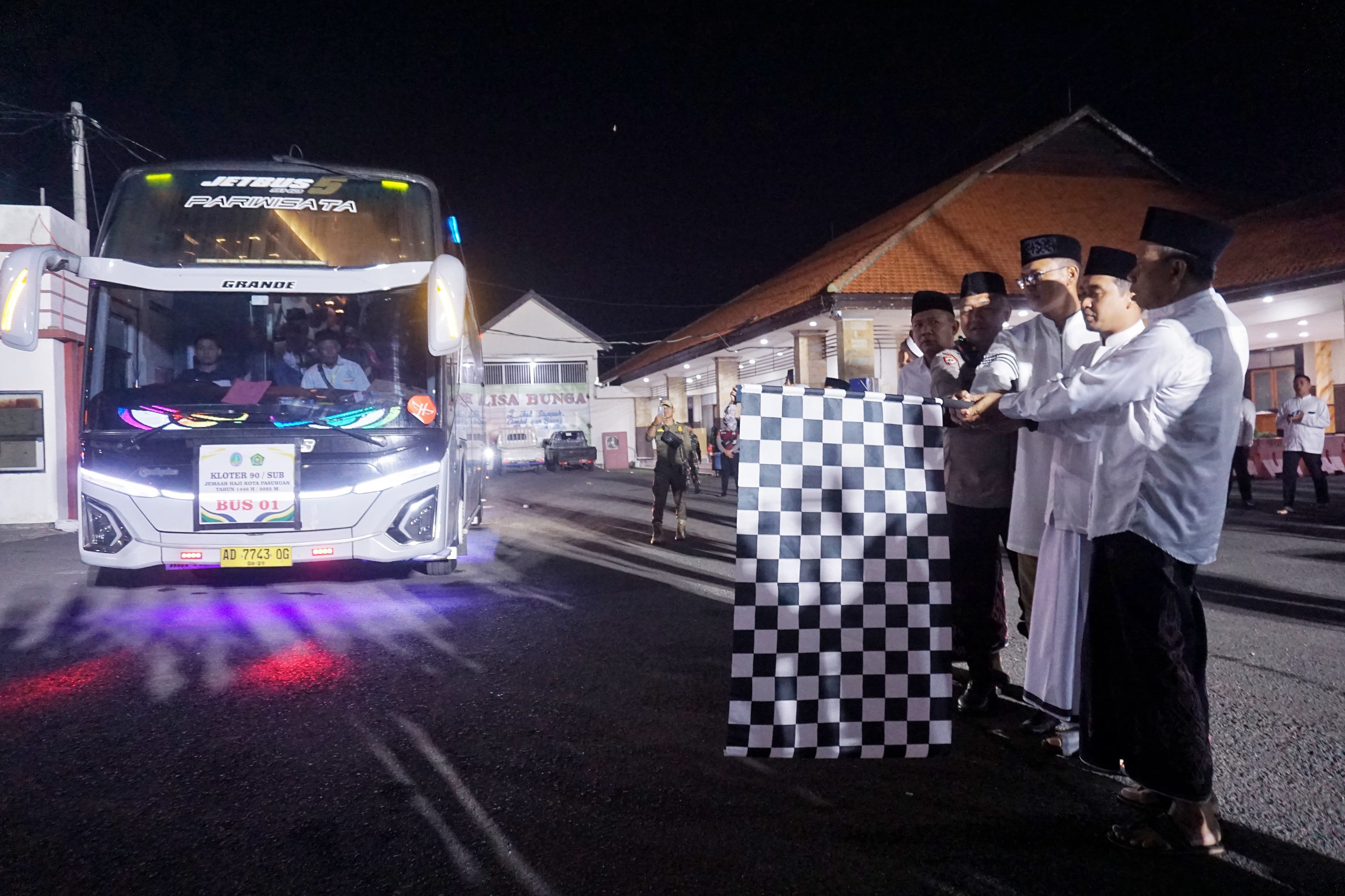 Wali Kota Pasuruan Lepas Keberangkatan Calon Haji Kloter 90