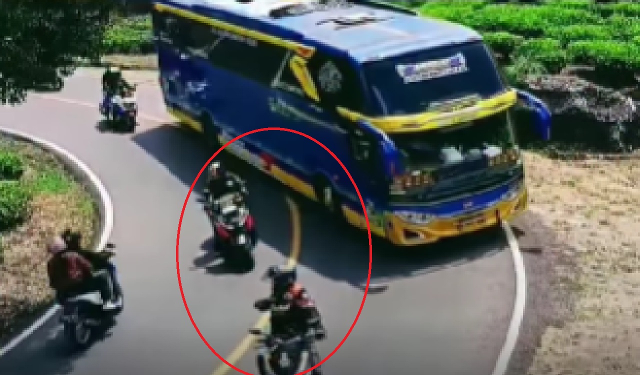 Viral! Aksi Club Motor Nekat Hentikan Bus Pariwisata di Tikungan Tajam Tuai Hujatan Netizen: Mikirnya Dia Keren