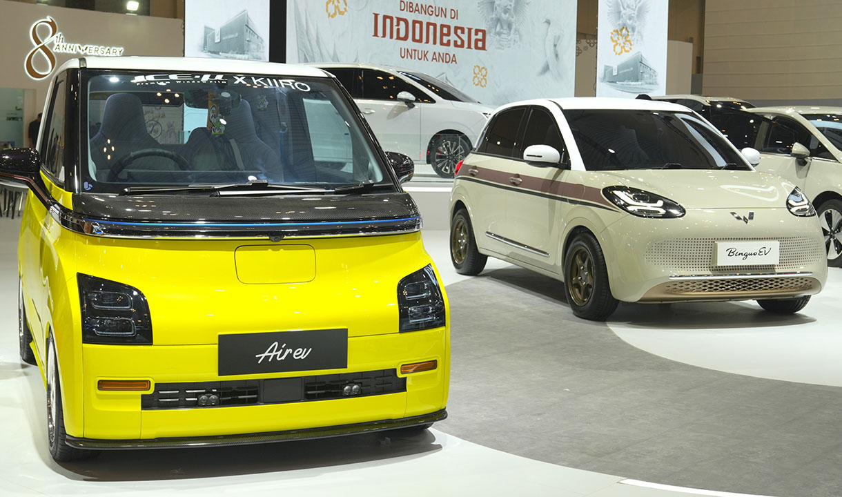 Modifikasi Mobil Listrik Wuling Karya Konsumen Meriahkan Booth Wuling GIIAS 2025: Air ev ‘Kiiro EV’ dan BinguoEV Daily Driven Style Curi Perhatian