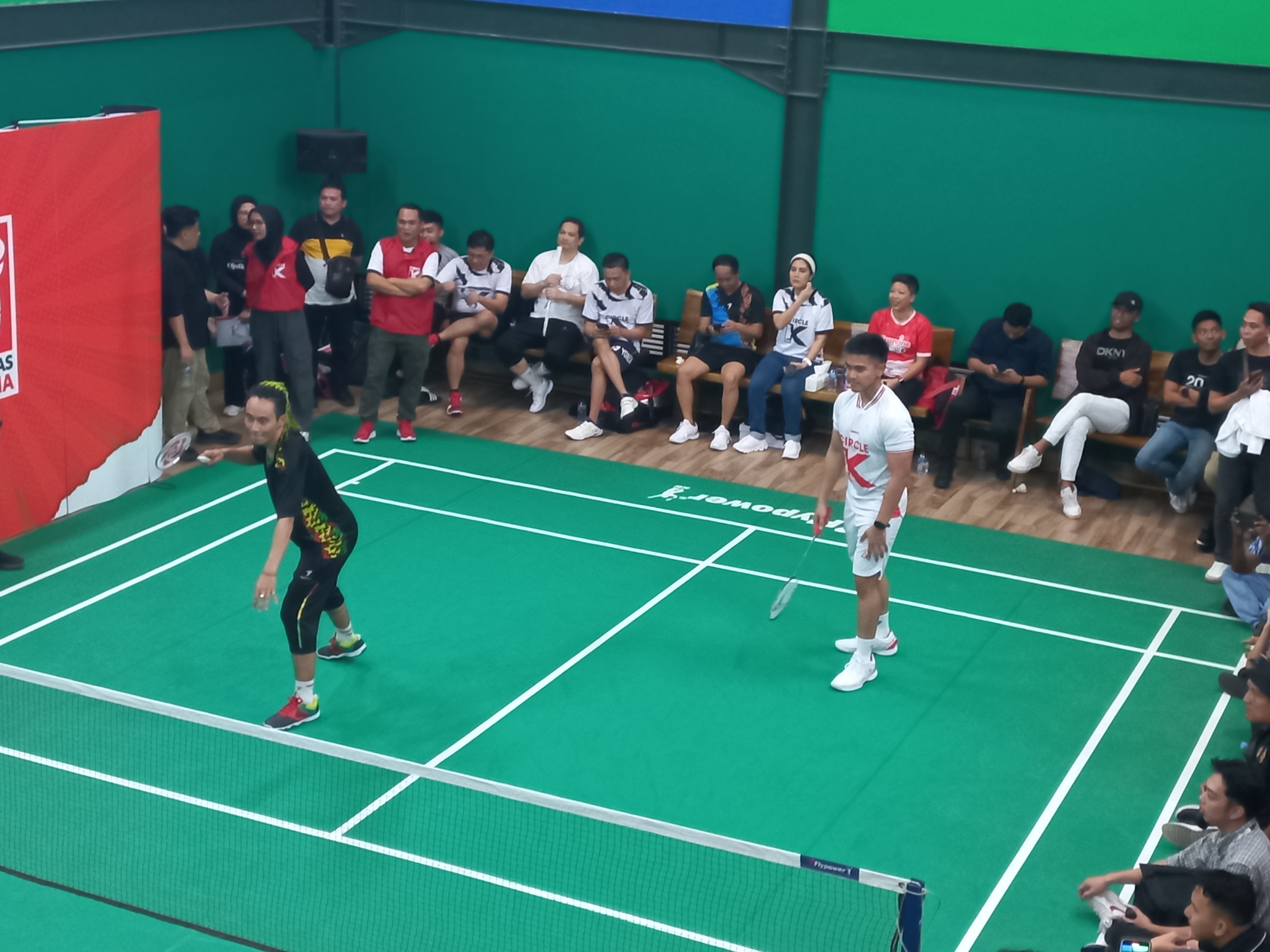 Meriah, Kaesang Main Bareng Legenda Badminton Harianto Arbi melawan Pasangan Agrippina Prima - Raja Juli Antoni