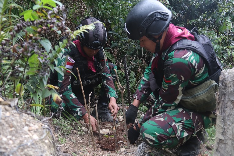 Hari Juang ke-78 TNI AD, Satgas 330 Reboisasi Hutan Gundul di Intan Jaya