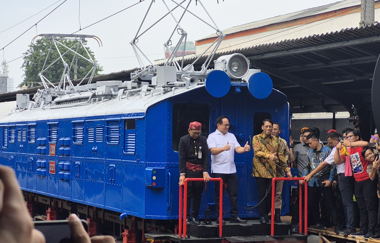 1 Abad Operasional KRL, Tampilkan Sejumlah Koleksi Kereta dari Jaman Belanda 