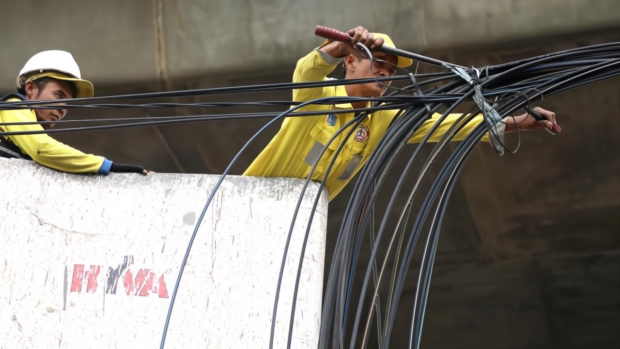 Pemprov DKI Tata Kabel Udara, Warga: Bikin Aman dan Rapi