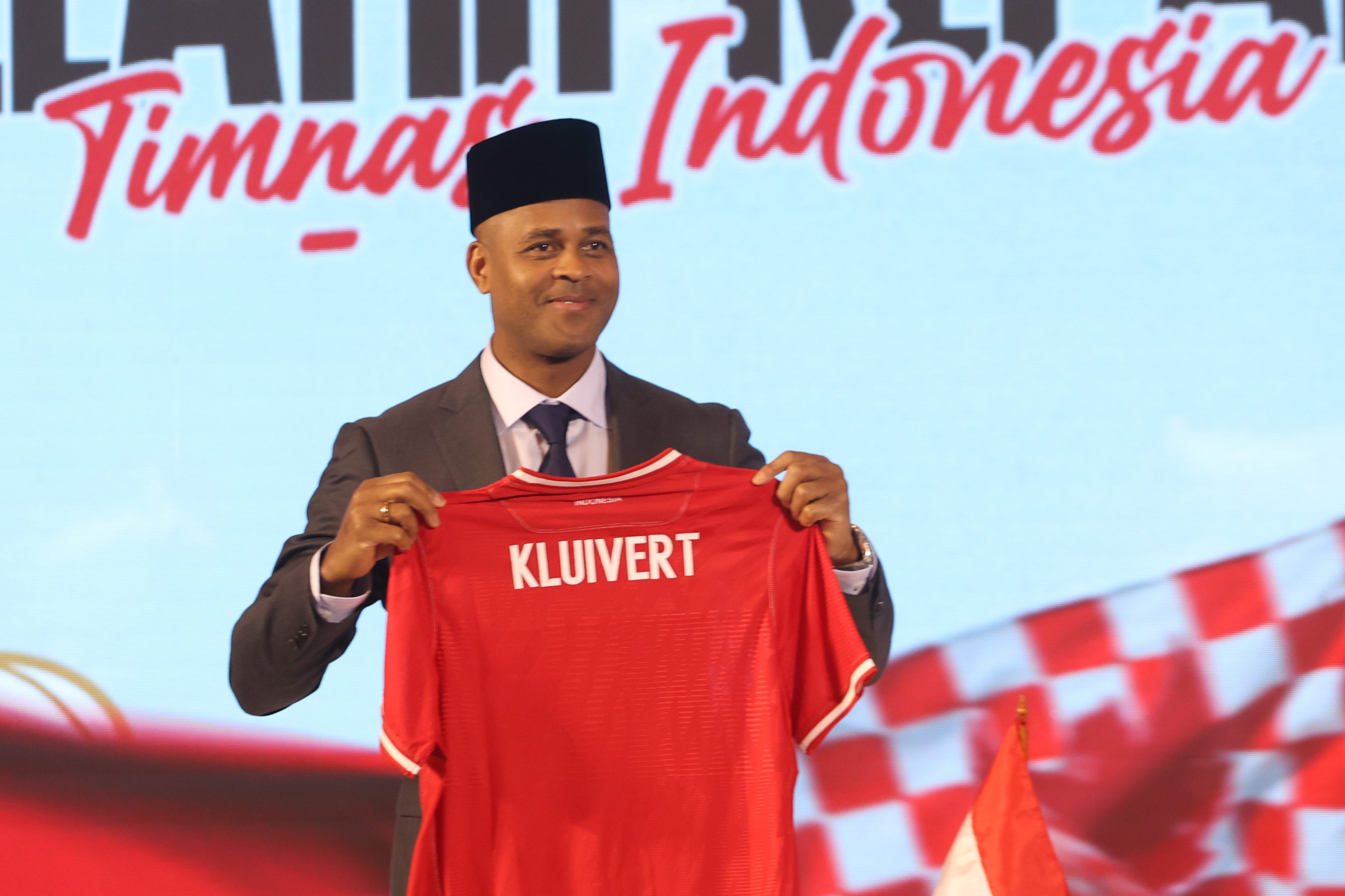 Kesan Pertama Patrick Kluivert saat Diperkenalkan Sebagai Pelatih Timnas Indonesia