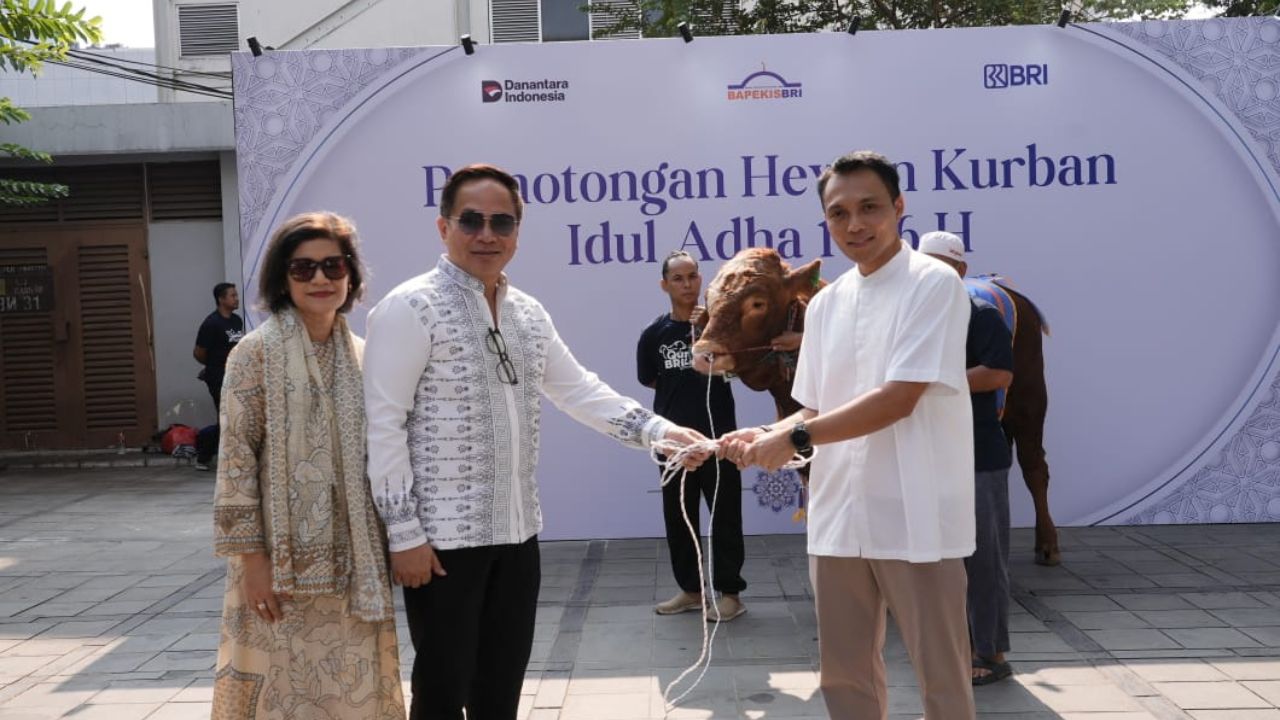 Karyawan BRI Berbagi Kebahagiaan, Salurkan 961 Hewan Kurban ke Masyarakat