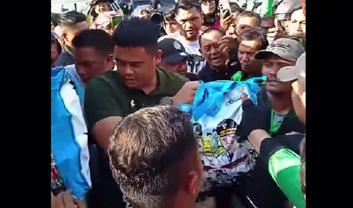 Bobby Nasution Bagi Sembako ke Ojol di Medan Pasca Affan Tewas Dilidas Rantis, Netizen: Sahroni, Uya Kuya dan Eko Harusnya Pakai Jurus Ini