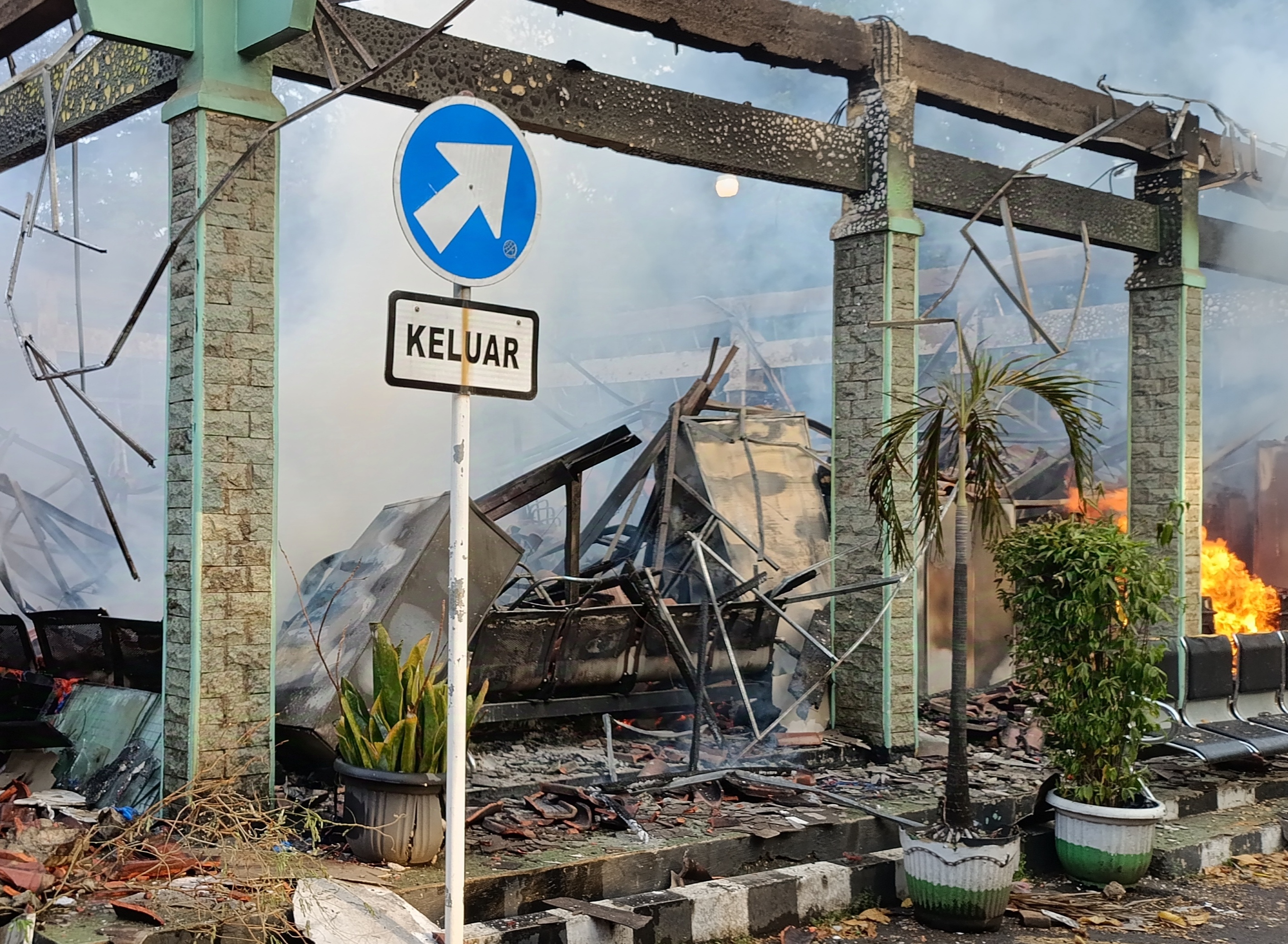 Kantor Kecamatan Bekasi Selatan Tetap Buka Pasca Kebakaran di Pendopo