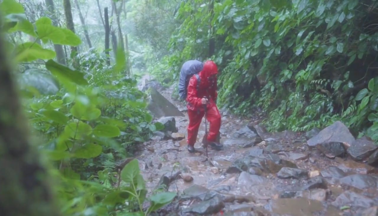 7 Tip Mendaki Gunung di Musim Hujan