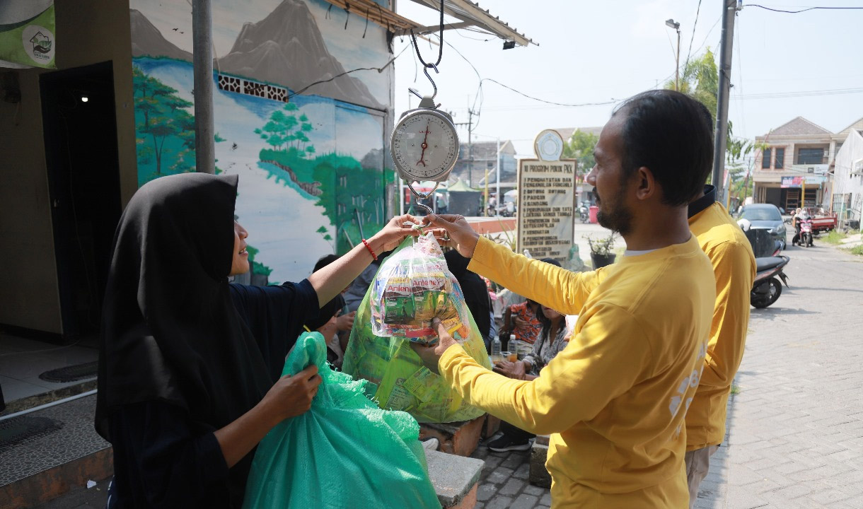 Peringati Hari Lingkungan Hidup Sedunia, Fonterra Perkuat Komitmen Perusahaan Mendaur Ulang Sampah Plastik