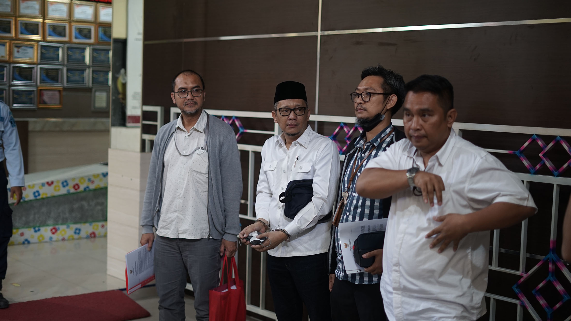Mantan Bupati Probolinggo Hasan Dipindahkan Dari Rutan ke Lapas Surabaya 