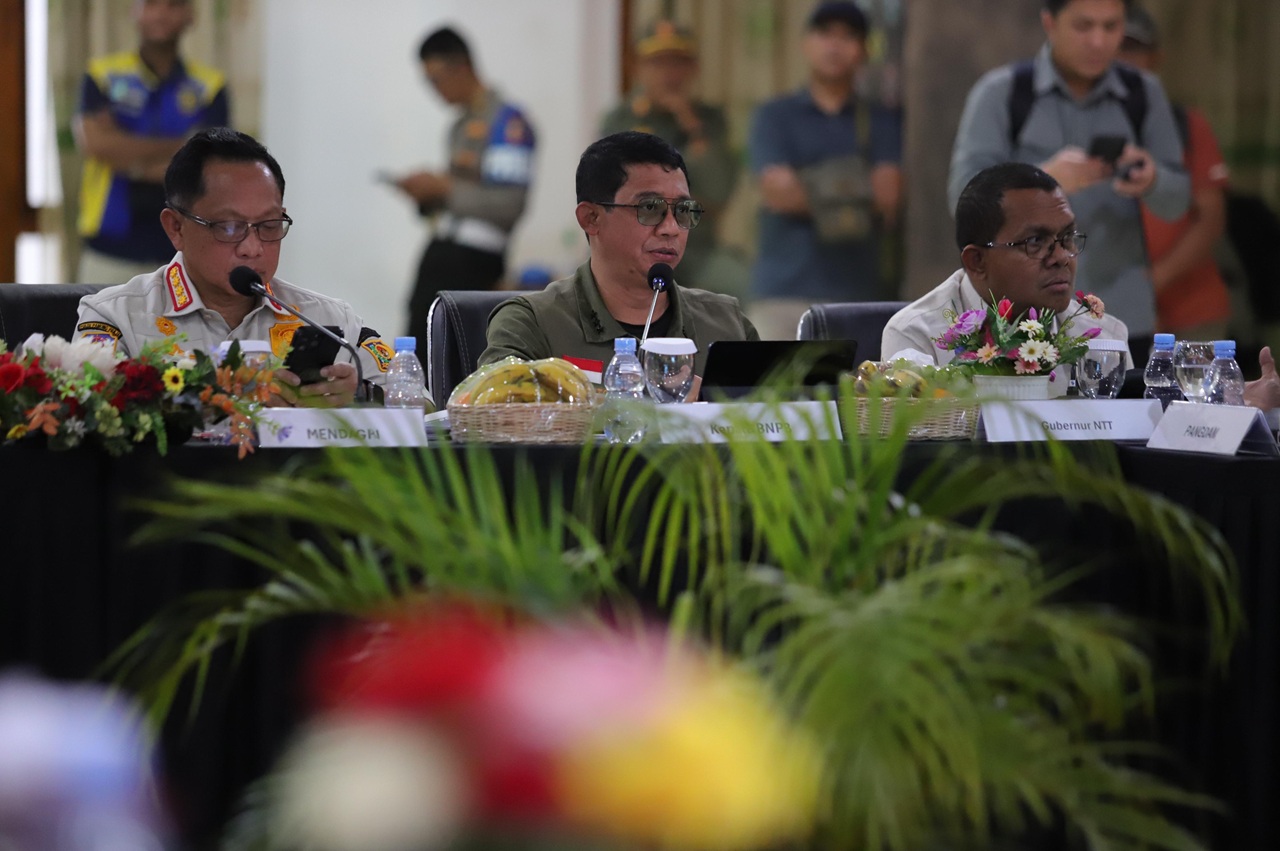 8 Langkah Cepat Pemerintah Tangani Gempa NTT, Buka Posko hingga Pengerahan Helikopter