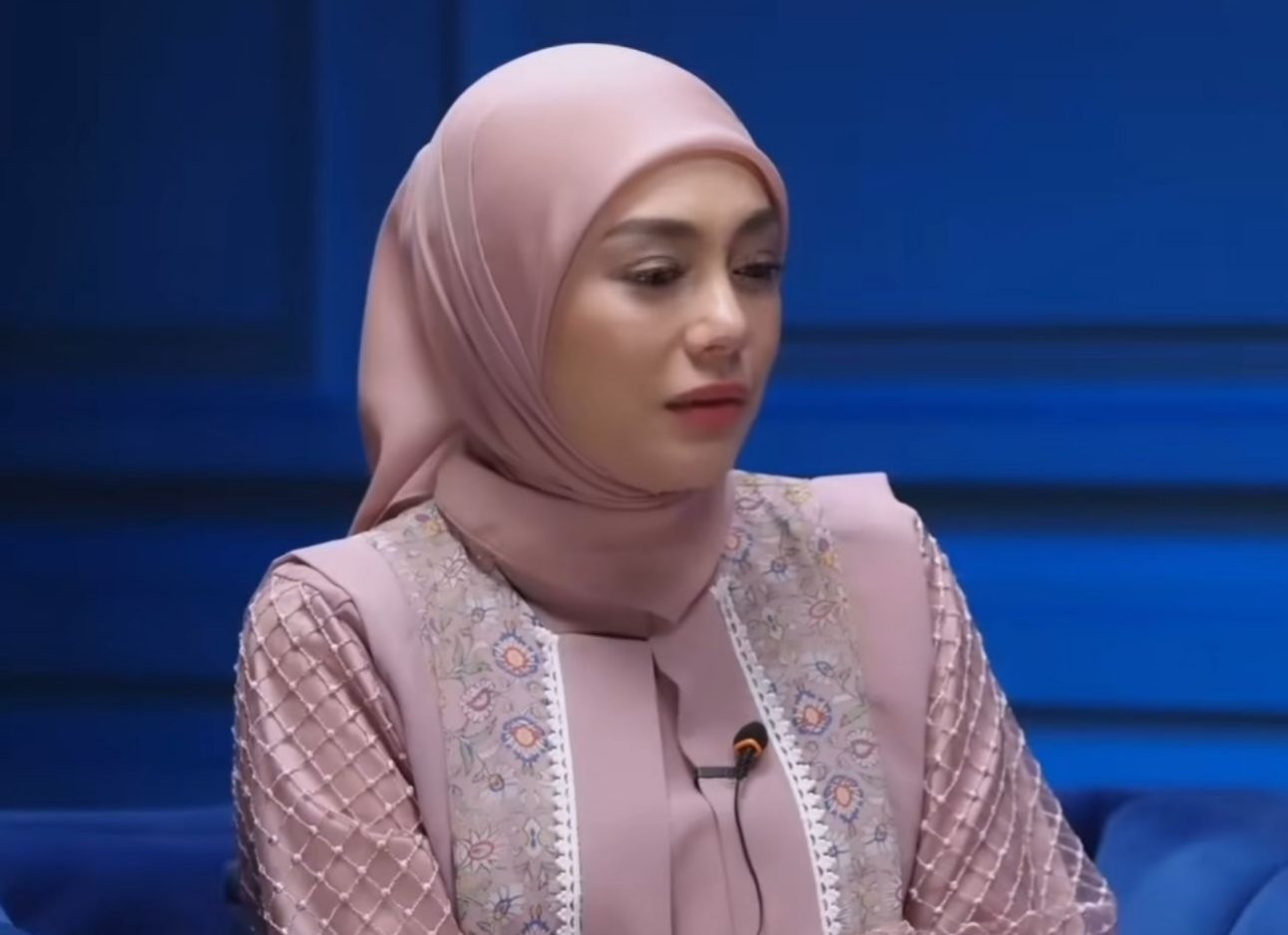 Keputusan Mengejutkan Celine Evangelista saat Memilih Mualaf, Ditentang Ketika Berhijab