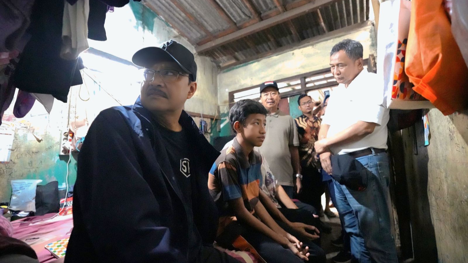 Gus Ipul Kunjungi Rumah Orang Tua Calon Siswa Sekolah Rakyat di Cipayung