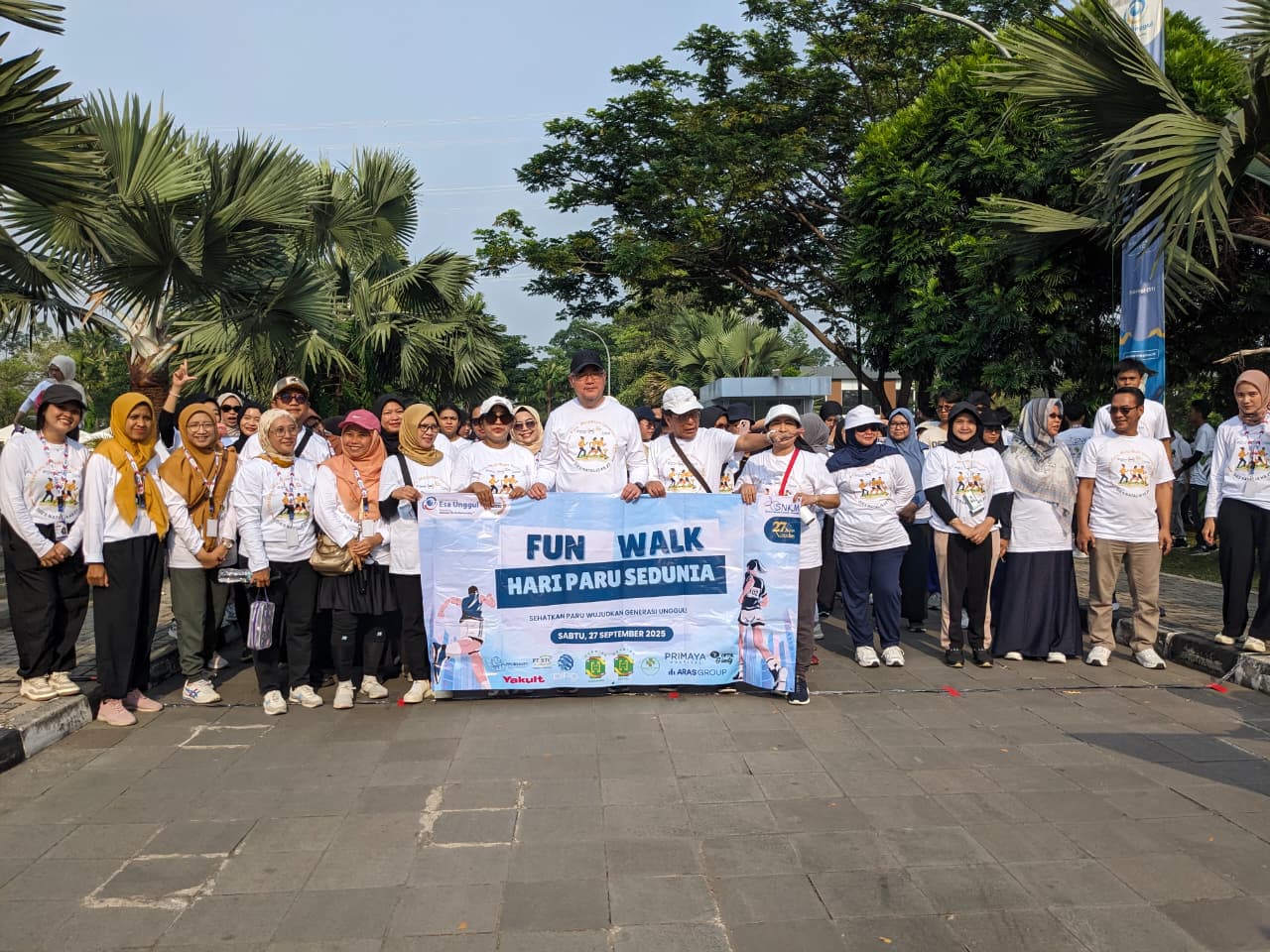 Prodi Kesmas Esa Unggul Meriahkan SNKM 8 dengan FunWalk dan Seminar 'Sehatkan Paru, Wujudkan Generasi Unggul'