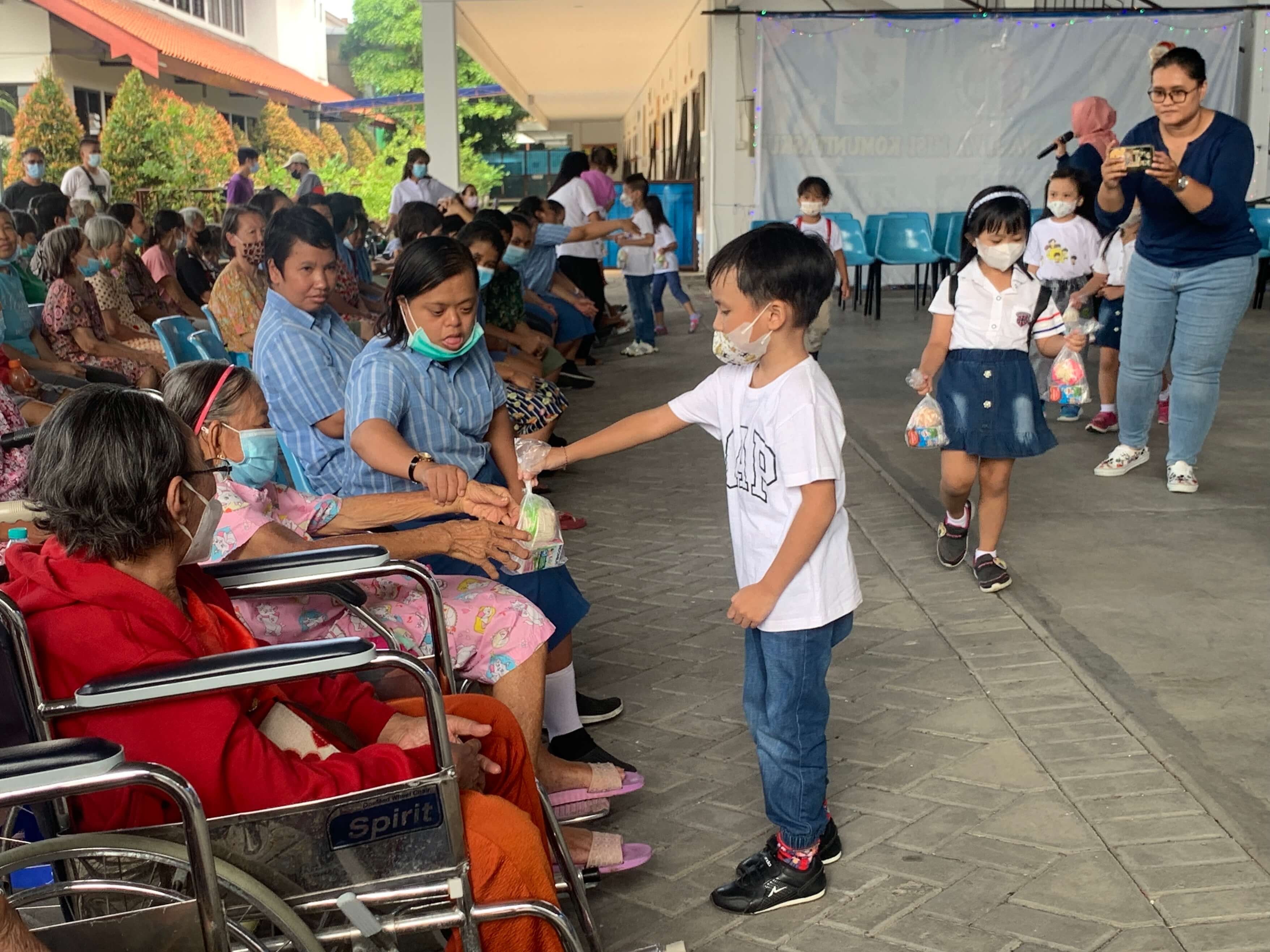 Siswa TK Baby Smile Rungkut Pilih Beri Sumbangan ke Panti Asuhan Ketimbang Makan Pizza Bareng