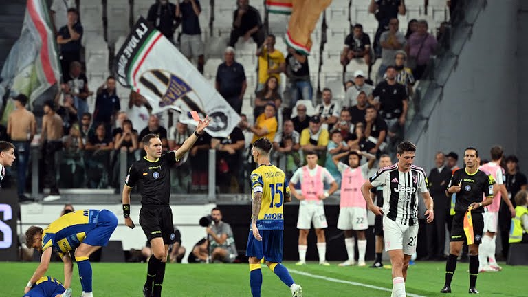 Bek Juventus Andrea Cambiaso Disanksi 2 Laga, Absen Saat Lawan Inter Milan!