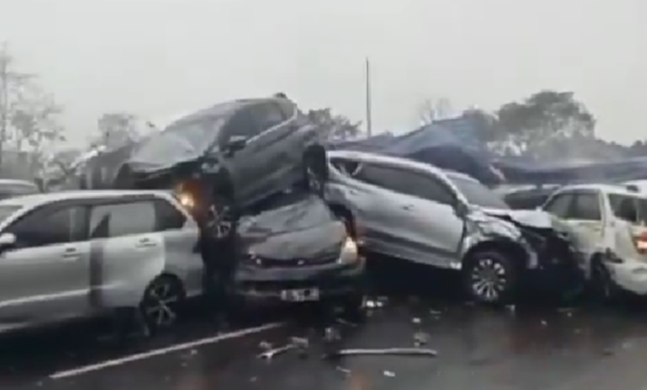 1 Orang Tewas Akibat Kecelakaan Beruntun di KM 92 Tol Cipularang