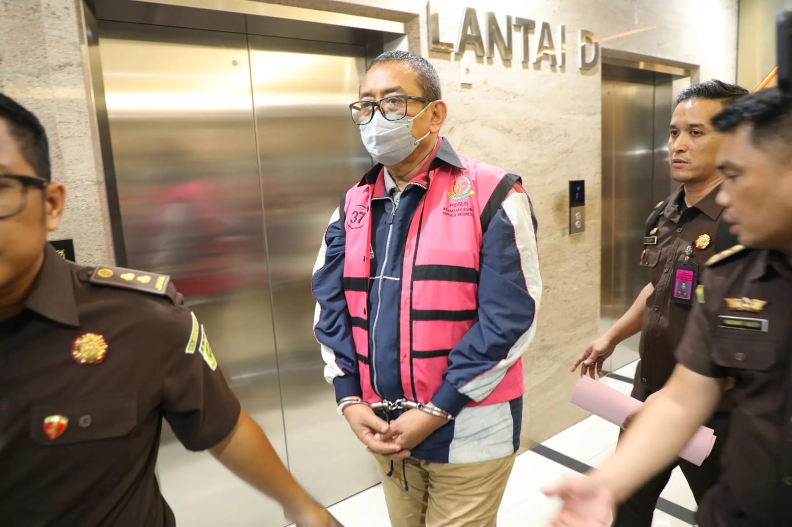 Kejagung Alihkan Penahanan Direktur Pemberitaan Jak TV Tian Bahtiar Menjadi Tahanan Kota