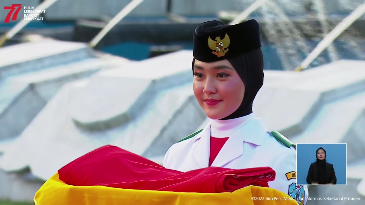 Profil Ayumi Putri Sasaki, Paskibraka Nasional Pembawa Baki Upacara Penurunan Bendera di Istana Negara