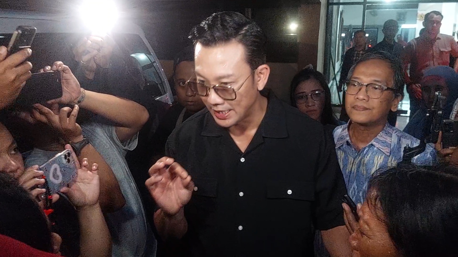 Korban Penggelapan Dana Rp55 Miliar Farhat Abbas Histeris Minta Tolong ke Denny Sumargo