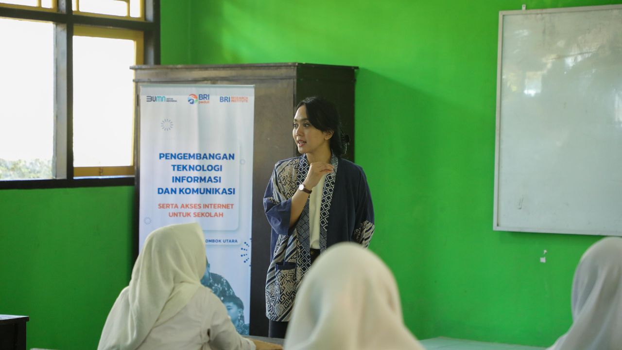 BRI Hadirkan Internet dan Teknologi di Sekolah Tertinggal, Terdepan, dan Terluar NTB