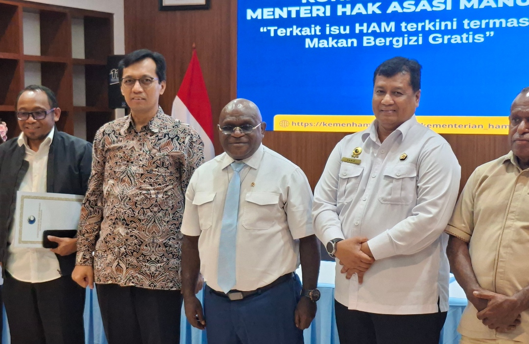 Keracunan MBG Melonjak, Natalius Pigai: Ada Pihak yang Tak Ingin Bangsa Indonesia Maju