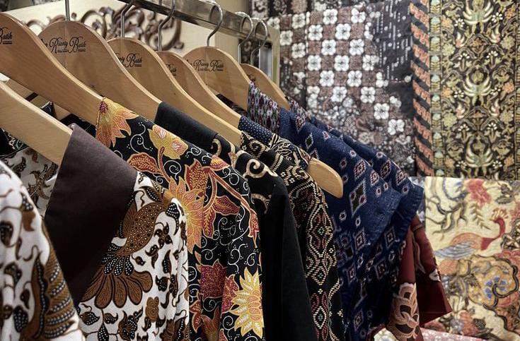 Menghidupkan Kembali Tradisi Lokal: Tren Kain Tenun dan Batik dalam Fashion Modern