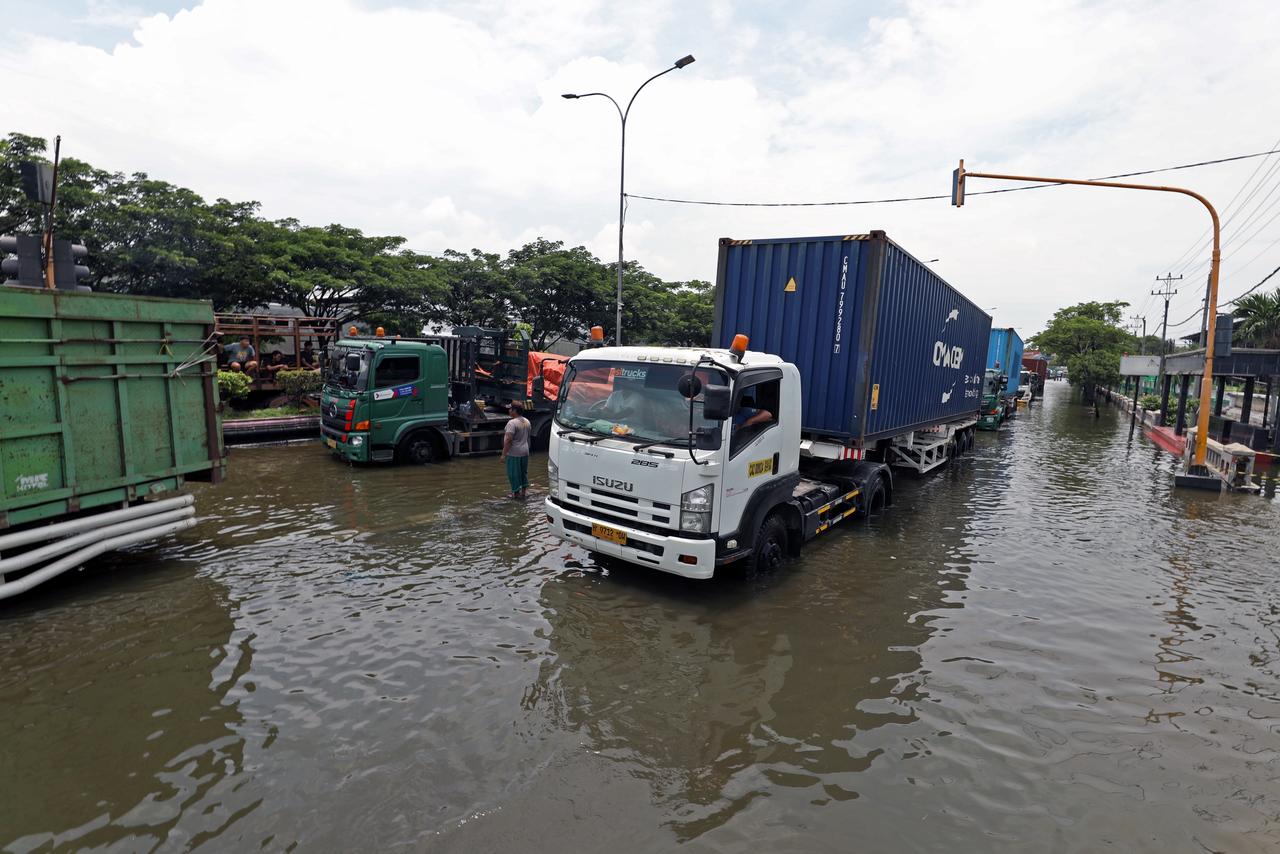 Kaligawe Nyaris Tenggelam, BNPB Lakukan OMC Tambahan untuk Atasi Banjir Semarang