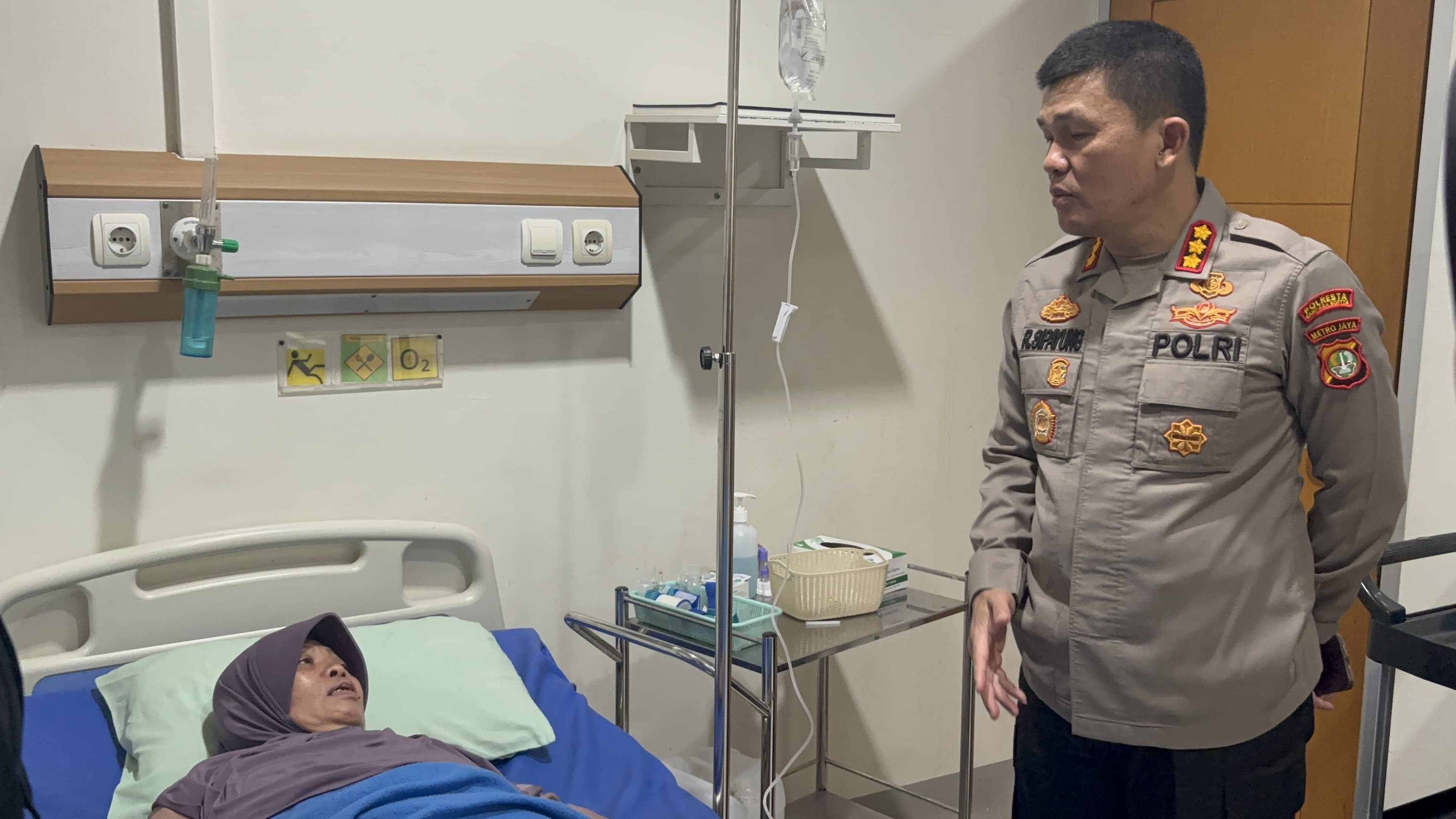 Polresta Bandara Soetta Bantu Biaya Perawatan Istri Kakek yang Curi Ponsel untuk Beli Beras