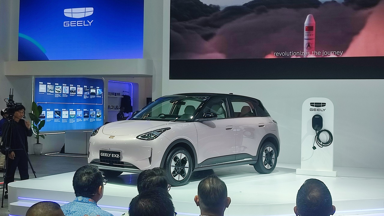 Perdana Hadir di GJAW 2025, Geely EX2 Sudah Bisa dipesan, Harga Mulai Rp233 Juta