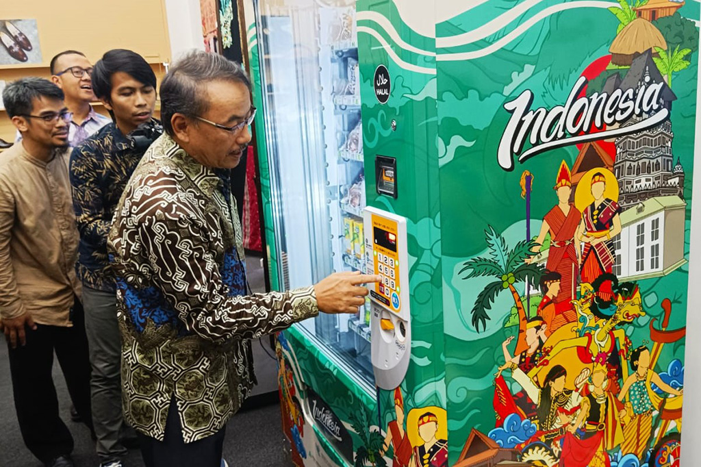 Terobosan Promosi Produk Halal, Kemendag Luncurkan Vending Machine di Jepang