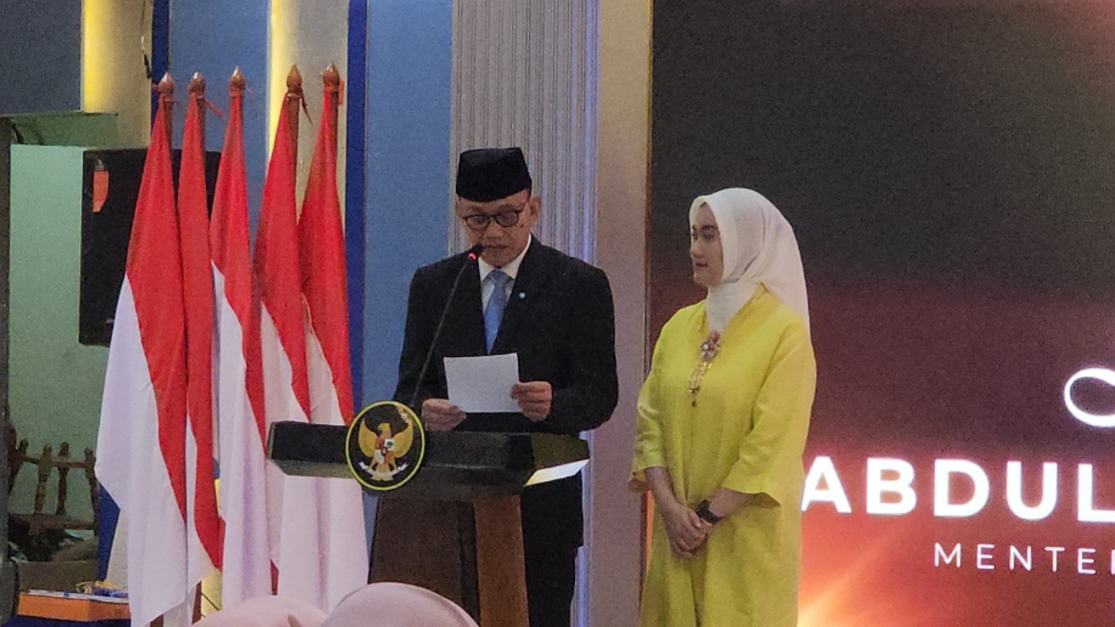 Tangis Perpisahan Warnai Sertijab Menteri P2MI, Karding: Mohon Maaf atas Kekurangan Saya