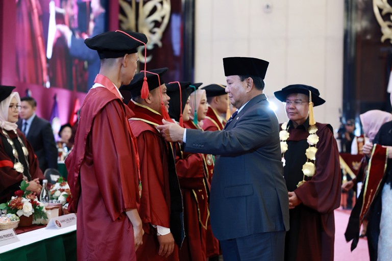 Pesan Prabowo Dalam Wisuda UKRI: Jadilah Pemimpin yang Cinta Rakyat