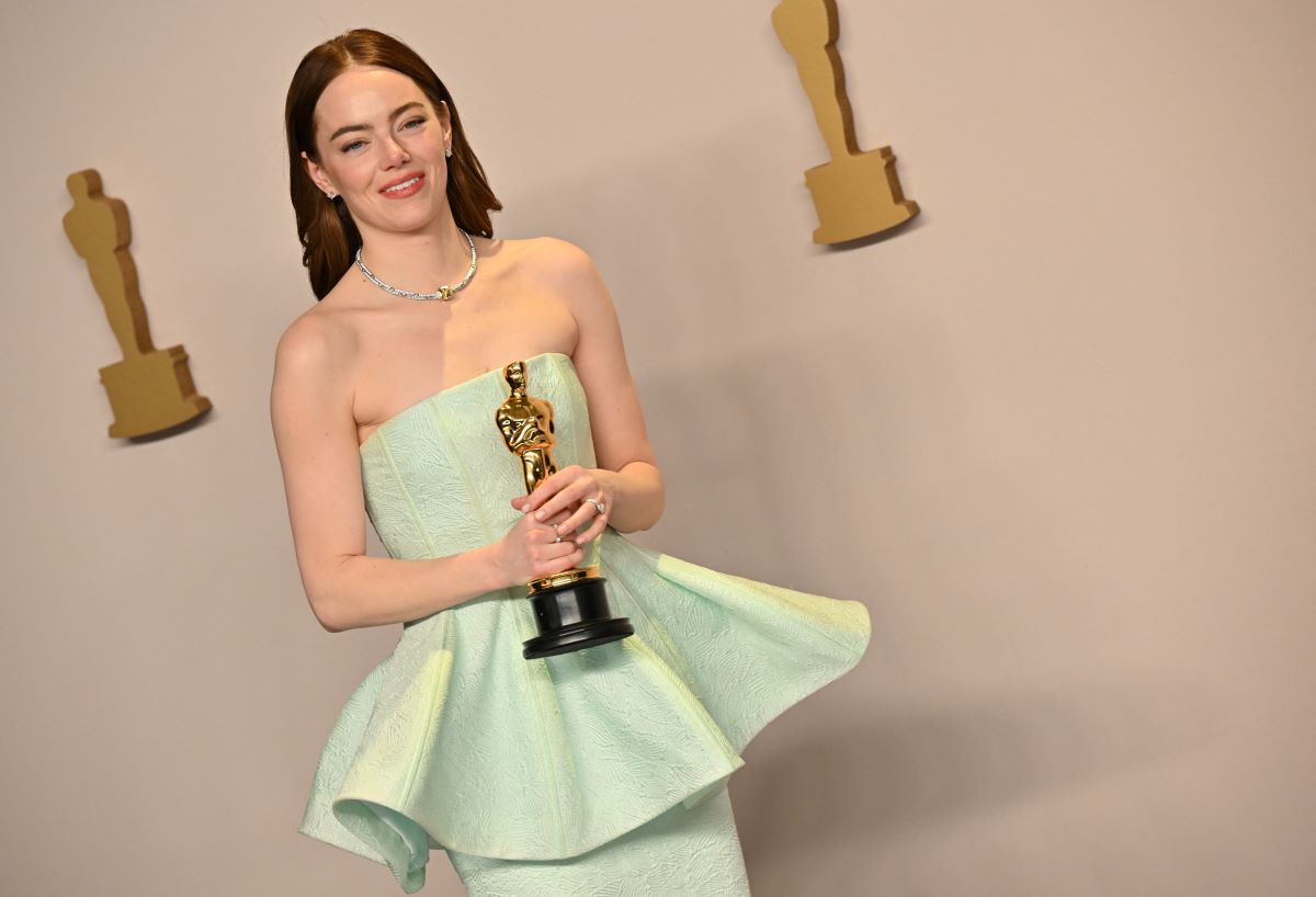 Oscars 2024: Kejutan! Emma Stone Raih Piala Aktris Terbaik, Ini Alasannya