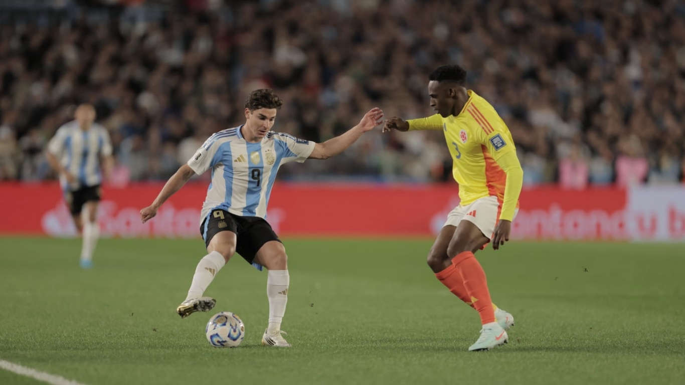 Argentina 1-1 Kolombia: Tango Nyaris Kalah, Tapi Masih Puncaki Klasemen Zona CONMEBOL