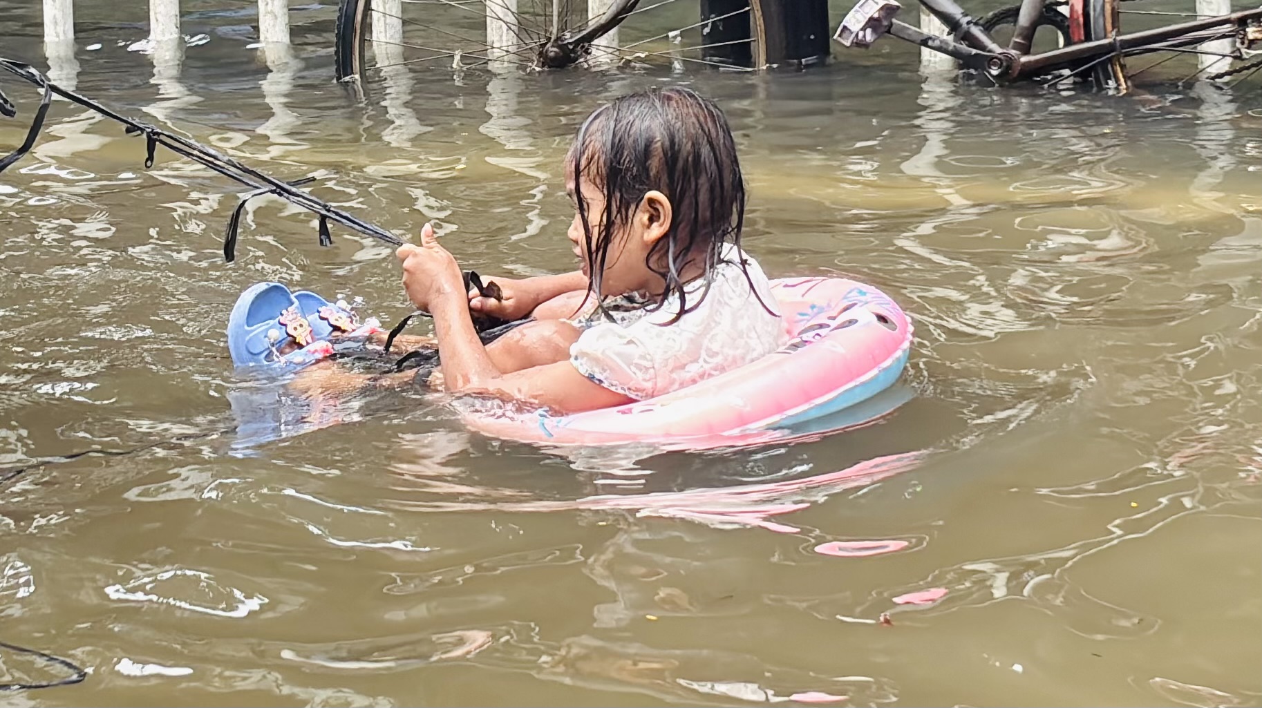 Banjir Jakarta Pagi Ini Meluas: 125 RT dan 14 Ruas Jalan Tergenang, 387 Warga Mengungsi