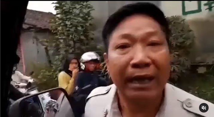 Oknum ASN Cegat Ambulans di Tengah Jalan, Netizen Geram: Masih Pantaskah Manusia Ini Menjabat?