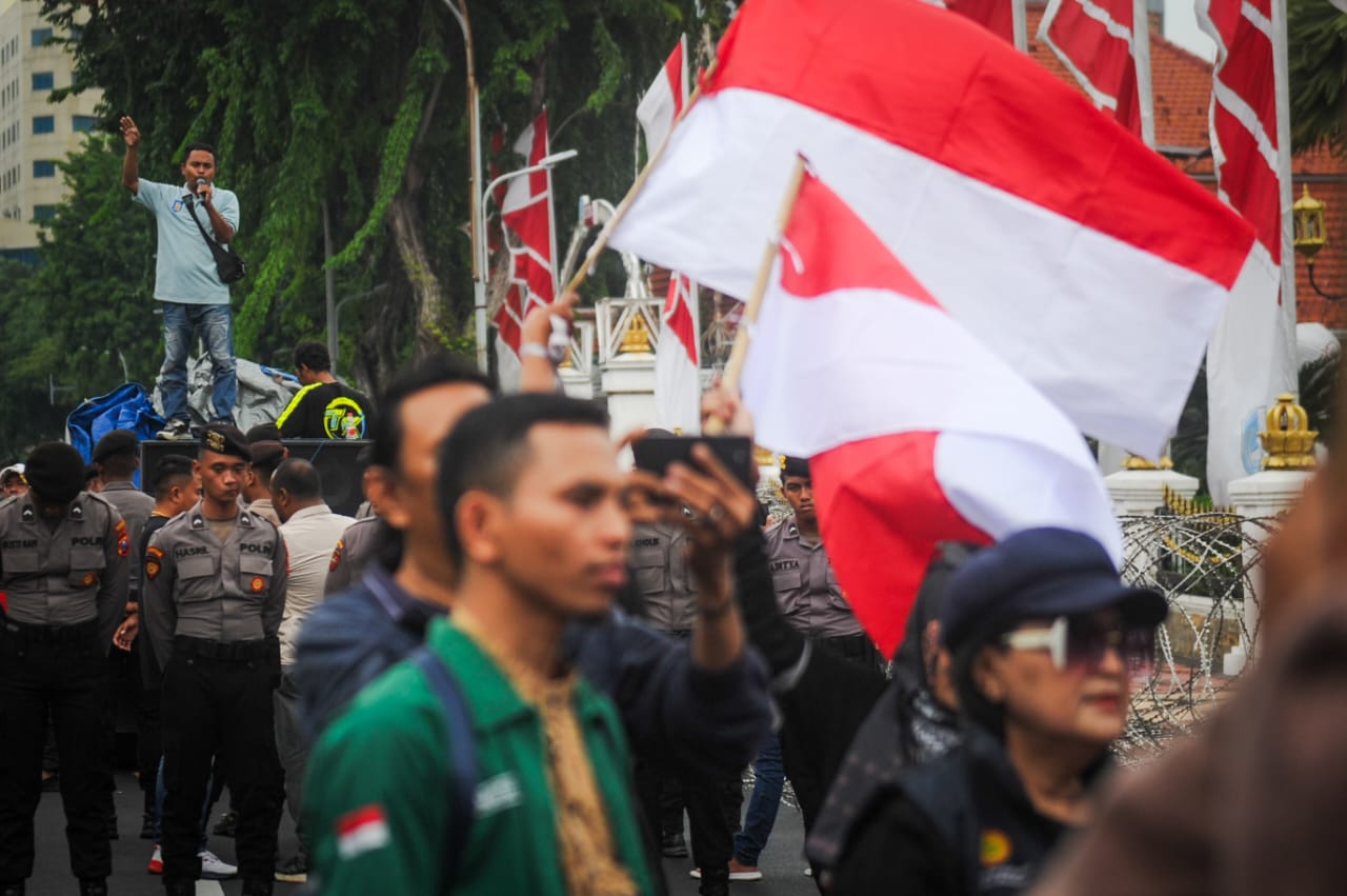 Dua Aksi Massa di Depan Gedung Grahadi Surabaya, Aktivis '80an Turun Gunung