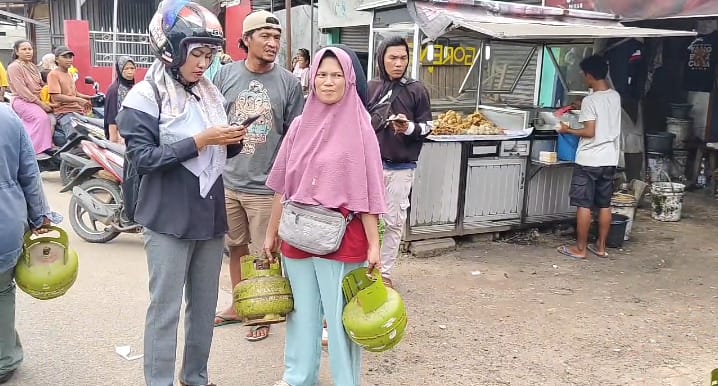 Gegara Tak Tahu Ada Aturan Bawa KTP dan KK Beli Gas LPG 3 Kg, Warga Tigaraksa Saling Cekcok