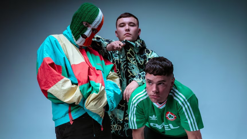 Anggota Band Rap Irlandia Kneecap Didakwa Terorisme karena Kibarkan Bendera Hizbullah