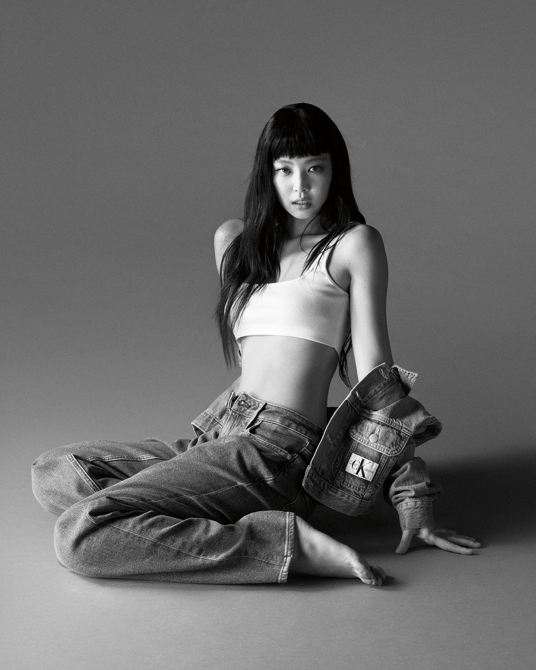 Sensualitas Jennie Blackpink Dieksplorasi dalam Kampanye Calvin Klein