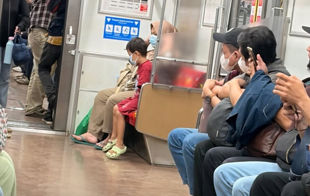 Heboh Dugaan Penumpang BAB di KRL Bogor-Jakarta, KAI Commuter Cek CCTV