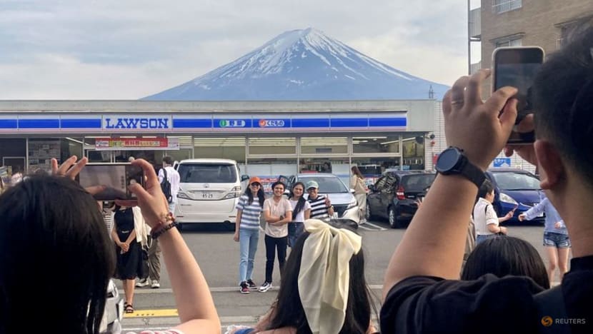 Warga Kota Fujikawaguchiko Bangun Tembok Penghalang View Gunung Fuji 