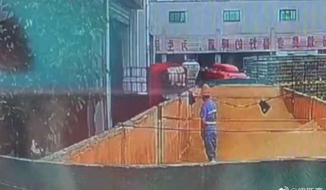 Heboh! Karyawan Pabrik Bir 'Tsingtao' Kencingi Bahan Baku Mentah 