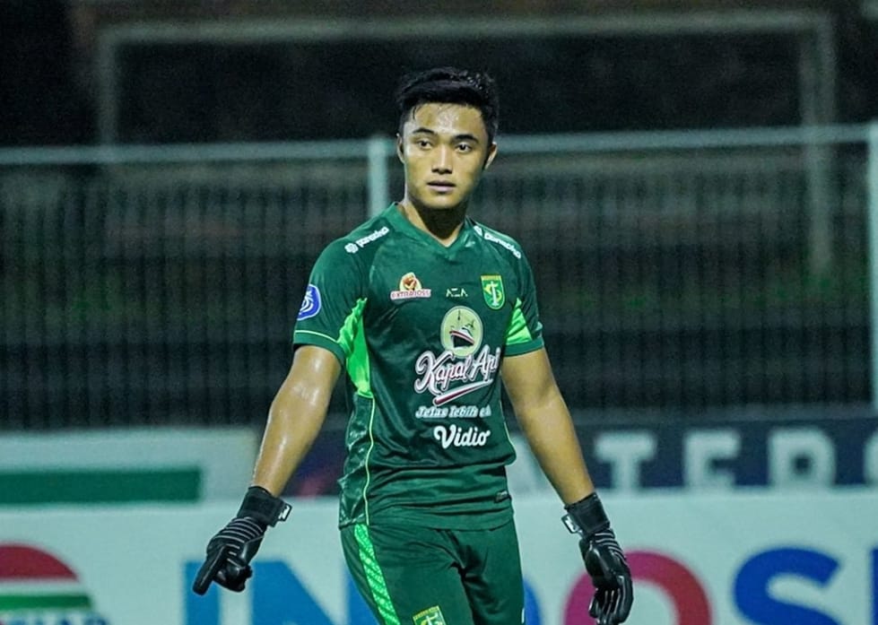 Kiper Persebaya Ernando Berharap Tambah Catatan Clean Sheet