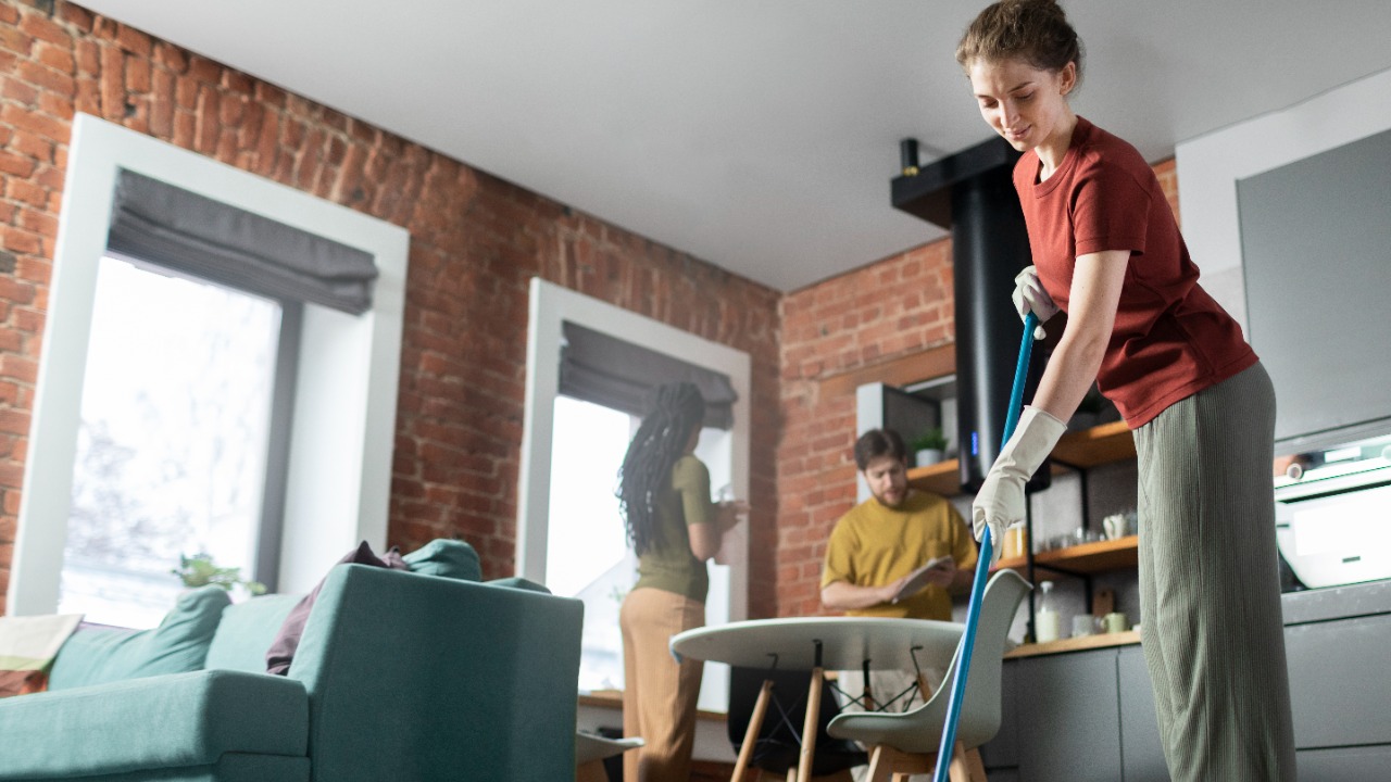 Tips Membersihkan Rumah setelah Banyak Tamu Datang Berlebaran